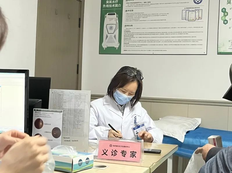 海贄醫(yī)療助力侯家塘街道紅旗社區(qū)衛(wèi)生服務中心與中南大學湘雅三醫(yī)院“皮膚健康行”公益活動圓滿舉行！